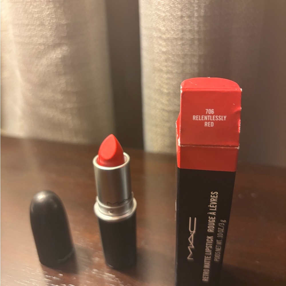 MAC Cosmetics Retro Matte Lipstick - Relentlessly Red 706 - Picture 2 of 5